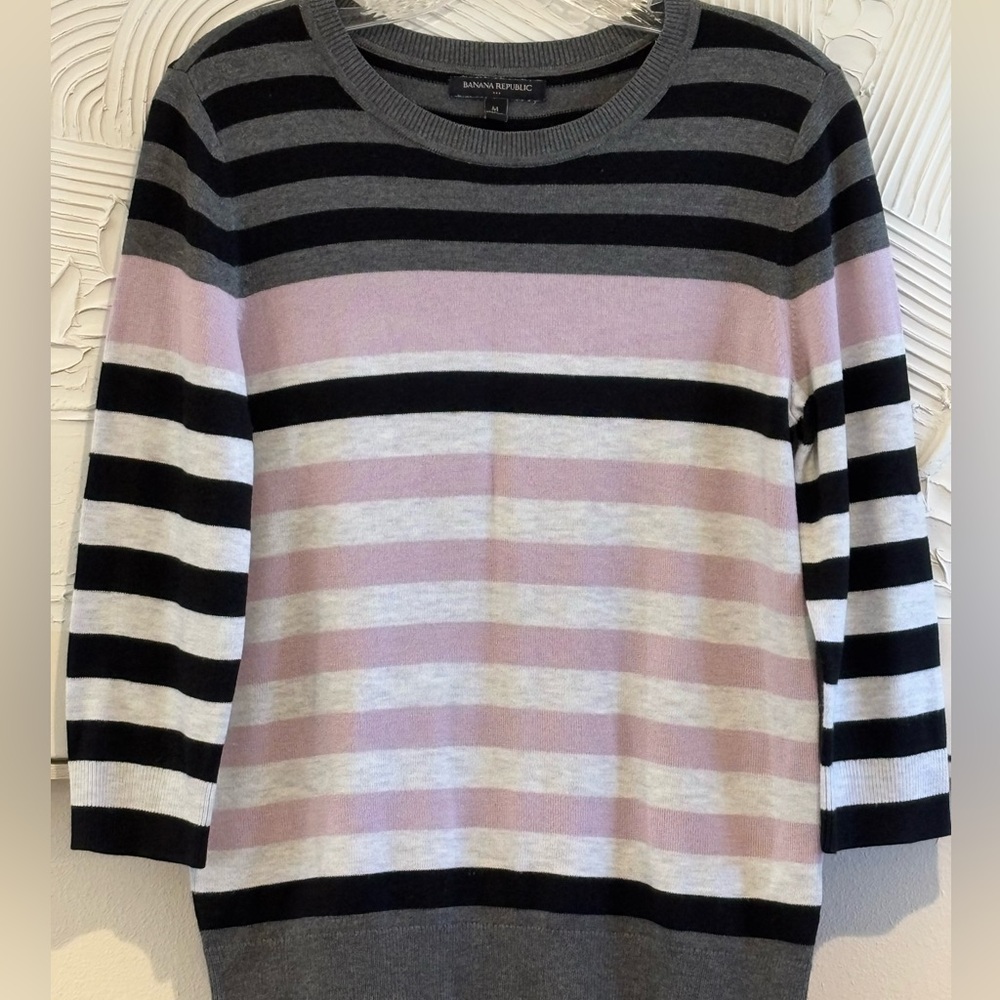 EUC Women’s Banana Republic Black Gray Pink striped stylish sweater SIZE Med.